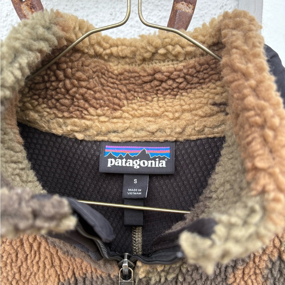 Like New Men's Army Camo Patagonia Retro X Deep Pile Fleece Jacket (Small) - Picture 2 of 3